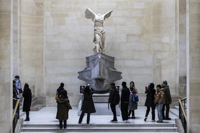 Tiket Masuk Museum Louvre Dinaikkan untuk Turis Asing