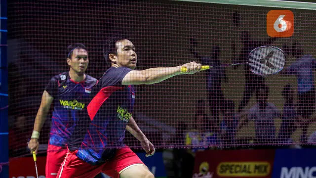 Foto: Sempat Pegang Kendali Permainan, Ahsan/Hendra Malah Kena Comeback Pasangan China di Indonesia Open 2024