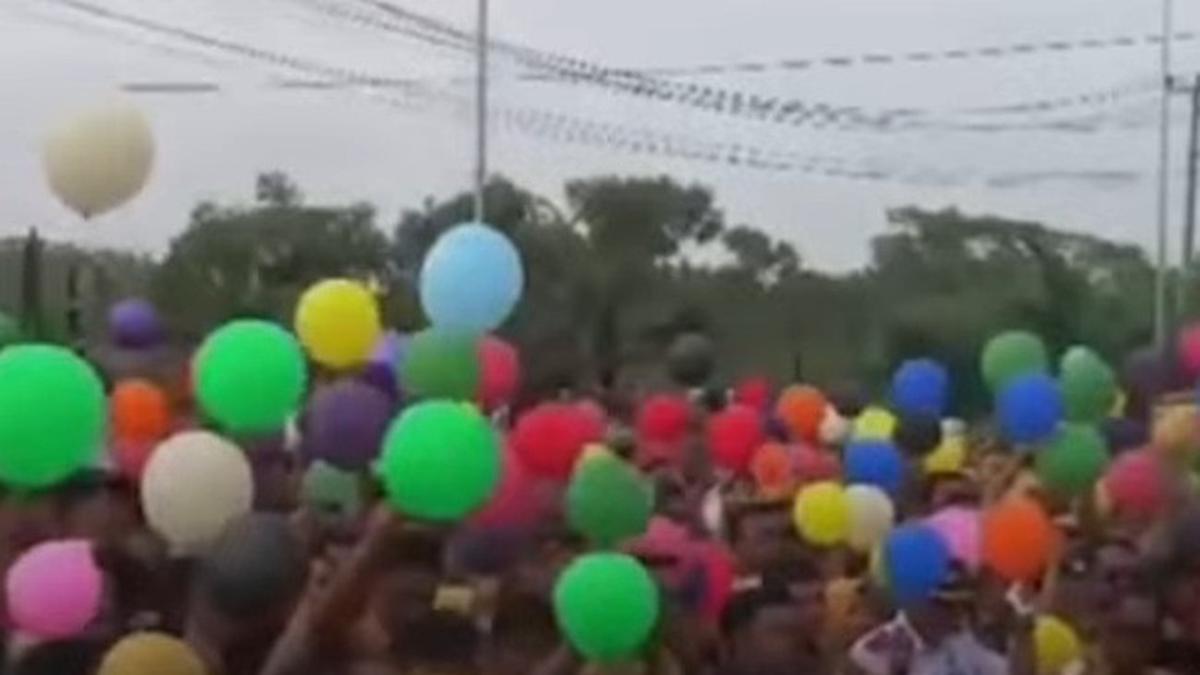 Benarkah Bupati Batang Hari Tahan SK Pegawai PPPK Gara-Gara Balon Terbang Duluan?