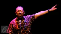 Aktor dan seniman Subarkah Hadisarjana saat mengisi acara 'Wajah Rinduku' di ruang Teater Luwes Institut Kesenian Jakarta, Cikini, Selasa (23/6/2015). Acara tersebut digelar IKJ untuk memperingati 40 hari kepergian Didi Petet. (Liputan6.com/Faisal R Syam)
