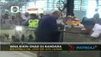 Diduga tidak mampu mengendarai sepeda motornya melewati ruas jalan yang sempit, seorang wanita terjatuh dan terlindas. 