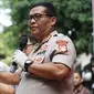 Kabid Humas Polda Metro Jaya Kombes Argo Yuwono menunjukkan barang bukti kasus narkotika jenis sabu di Polda Metro Jaya, Jakarta, Kamis (15/8/2019). Polisi menyita 2,91 gram sabu, senjata api revolver dengan 6 butir peluru, alat hisap sabu, sebuah mobil, serta 4 HP. (Liputan6.com/Immanuel Antonius)