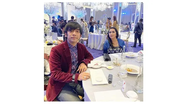 7 Potret Mesra Rian D'Masiv dan Istri yang Jarang Tersorot