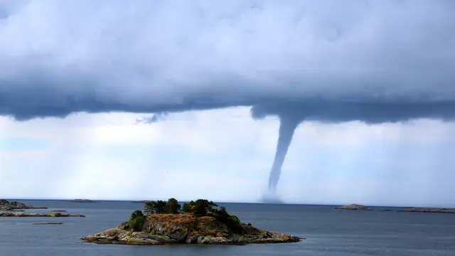 Angin Puting Beliung - Vania