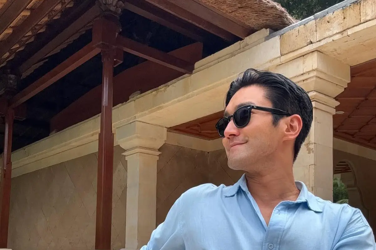 Gaya Kasual Siwon Super Junior Saat Liburan di Bali, Bak Anak Rantau Pulang Kampung