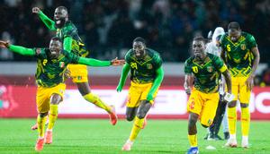 Pemain Timnas Mali merayakan kemenangan atas Tunisia pada laga Piala Afrika 2025 di Stadion Fez, Maroko, Minggu (04/01/2026). (AP Photo/Themba Hadebe)