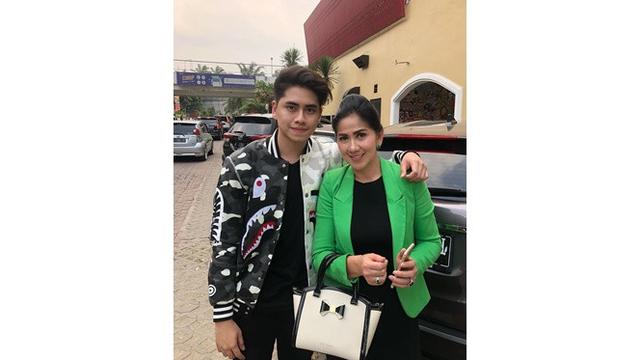 5 Potret Kedekatan Venna Melinda Dengan Putranya Athalla Naufal, Mesra Banget