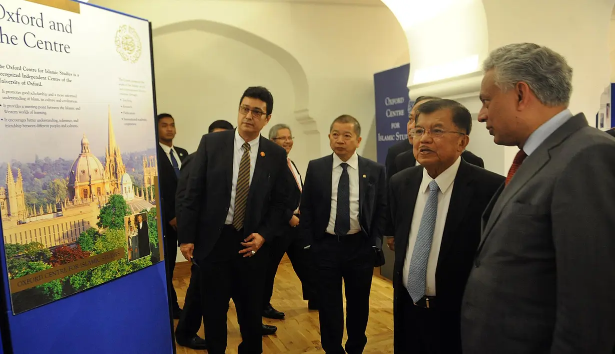 Wakil Presiden (Wapres) Jusuf Kalla mengunjungi Pusat Studi Kajian Agama Islam University of Oxford, Inggris, Kamis (18/5). Jusuf Kalla memberikan kuliah umum bertema Islam Jalan Tengah atau Islam toleran Indonesia. (Tim Media Wapres)