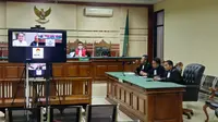 Suasana persidangan Bupati nonaktif Bangkalan Abdul Latief Amien di pengadilan Tipikor Surabaya