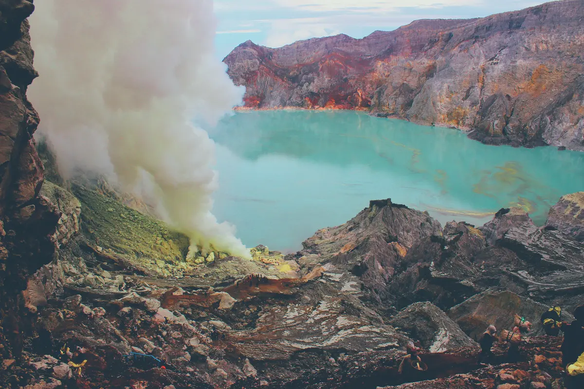 Ilustrasi wisata Kawah Ijen, Banyuwangi