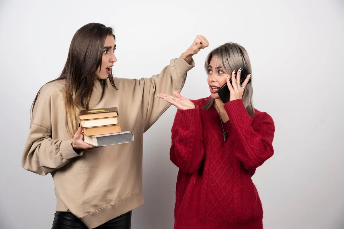 Hanya Ingin Terlihat Cerdas vs. Real Cerdas (Foto/Sumber: Freepik)