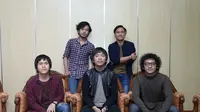 Pulang Umrah, Personil D'Masiv Ketagihan Salat Berjamaah (Nurwahyunan/Bintang.com)