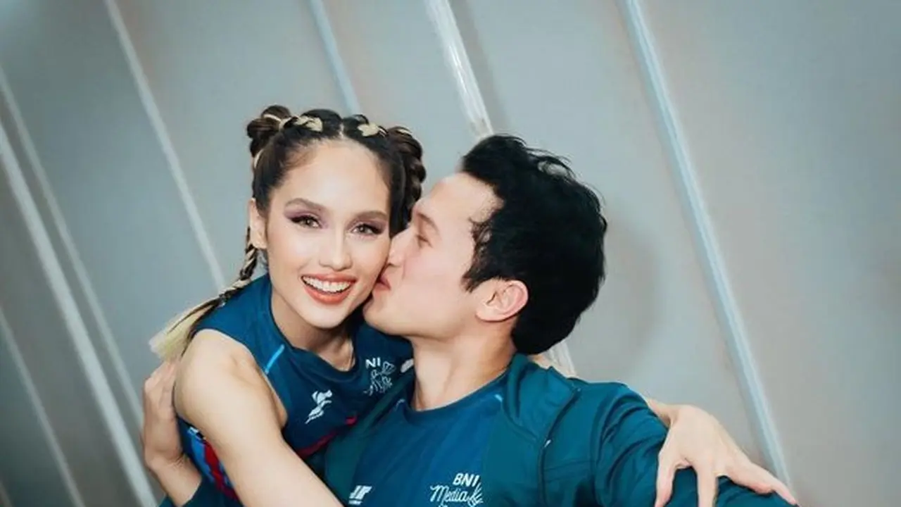 [Fimela] Cinta Laura dan Arya Vasco