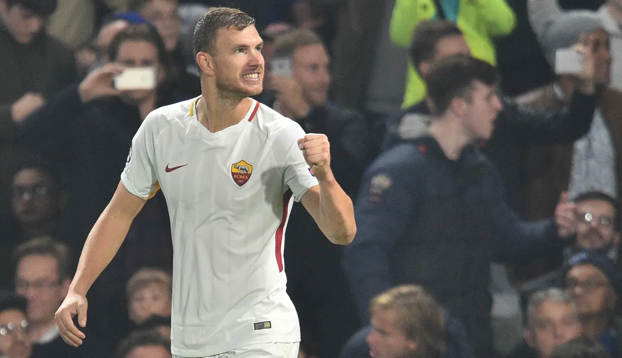 6. Edin Dzeko (AS Roma) - 8 Gol. (AFP/Glyn Kirk)