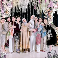 Aurel Hermansyah dan Geng Cendol (Instagram/aurelie.hermansyah)