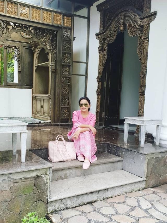 Intip 7 Potret Rumah Mewah Mayangsari yang Bergaya Klasik