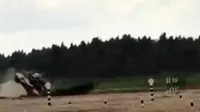Sebuha tank terguling ketika melakukan latihan persiapan lomba tank internasional.