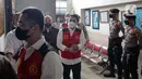 Terdakwa Chuck Putranto, Irfan Widyanto, dan Baiquni Wibowo tiba di Pengadilan Negeri Jakarta Selatan, Jakarta, Rabu (19/10/2022). Mereka akan menjalani sidang lanjutan kasus obstruction of justice terkait pembunuhan berencana terhadap Brigadir Nopriansyah Yosua Hutabarat atau Brigadir J. (Liputan6.com/Faizal Fanani)