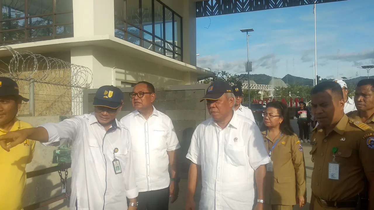 Menteri PUPR Basuki Hadimuljono mengunjungi Pos Lintas Batas (PLBN) Motaain, NTT.