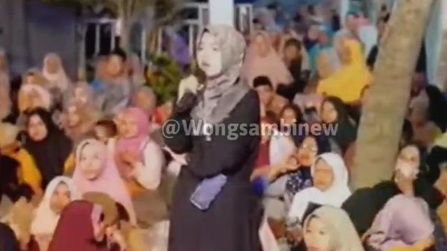 Dinda, jemaah Gus Iqdam lagi patah hati (SS: YT Wong Sambi New)