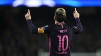 Striker Barcelona Lionel Messi merayakan gol ke gawang Manchester City pada laga Liga Champions di Etihad Stadium, Manchester, Selasa (1/11/2016). (AFP/Oli Scarff)