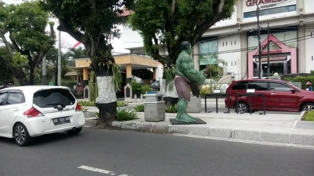 Gaya Superhero Ramaikan Jalanan Kota Yogyakarta