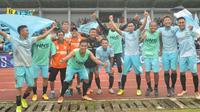 Keceriaan pemain Perserang usai mengalahkan Persik 4-3 pada lanjutan babak 16 besar Grup C di Stadion Badak Pandeglang, Sabtu (29/10/2016). (Bola.com/Robby Firly)
