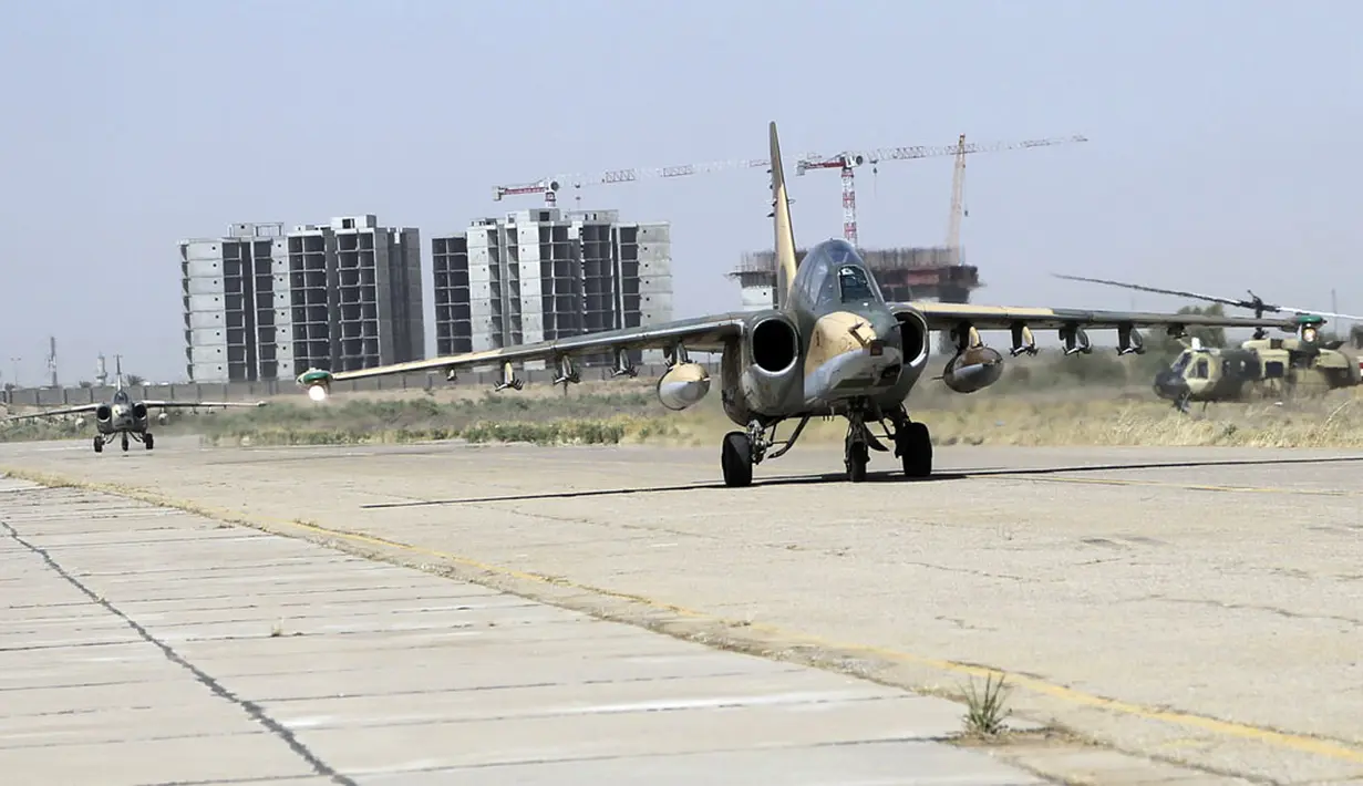 Pesawat Sukhoi Su-25 pesanan pemerintah Irak tiba di al-Muthanna, Baghdad, (1/7/2014). (REUTERS/ Stringer)