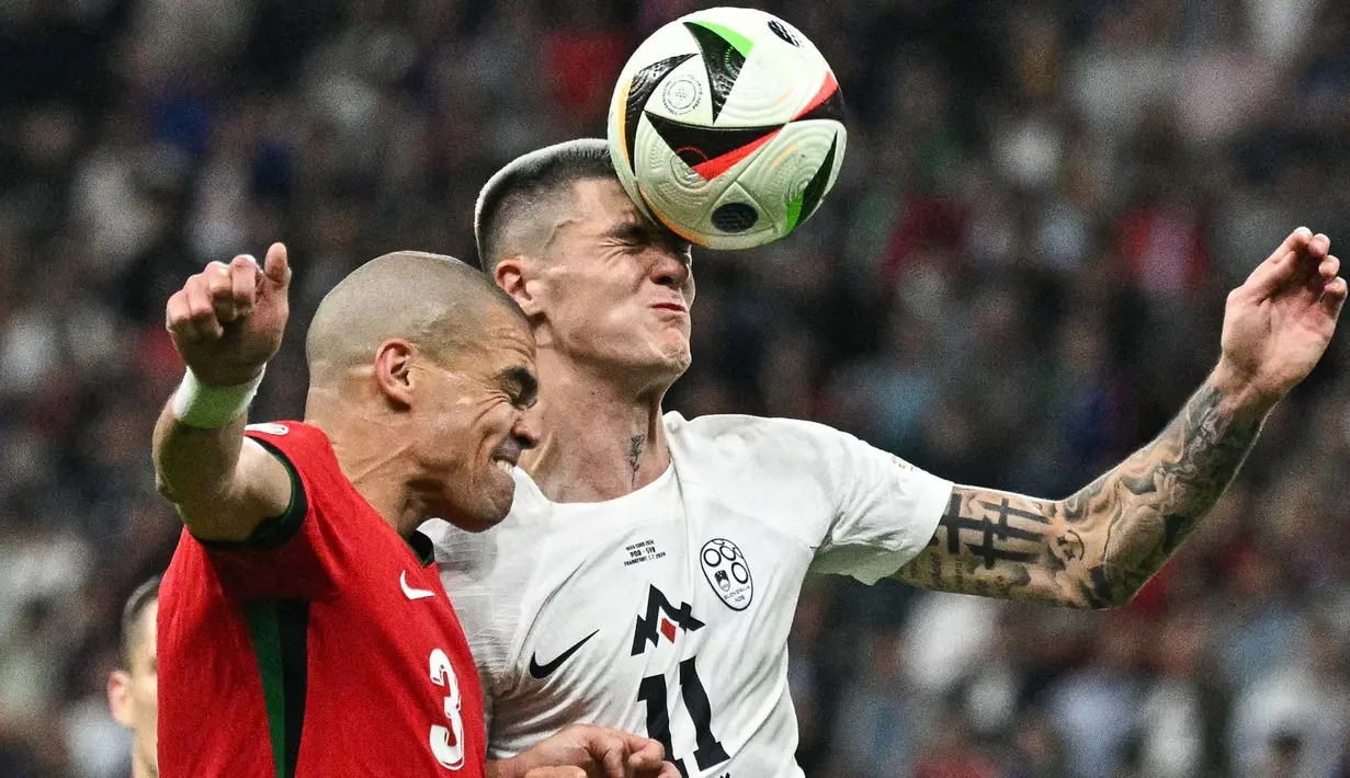 Tidak gol yang tercipta di waktu normal pertandingan hingga babak tambahan skor tetap imbang 0-0. (JAVIER SORIANO/AFP)