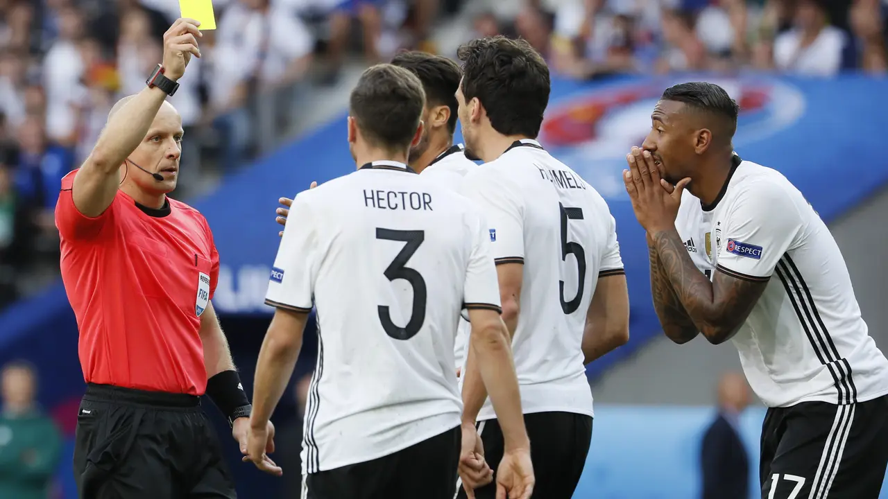 Jerome Boateng dan Mats Hummels