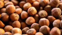 Hazelnut dikaitkan memiliki kemiripan dengan kemiri. (unsplash.com/@enginakyurt)