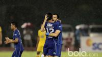 Pemain Persib Bandung, Vujovic mencetak gol ke gawang Mitra Kukar di Stadion Manahan, Solo. Jumat (25/2/2017). (Bola.com/Nicklas Hanoatubun)