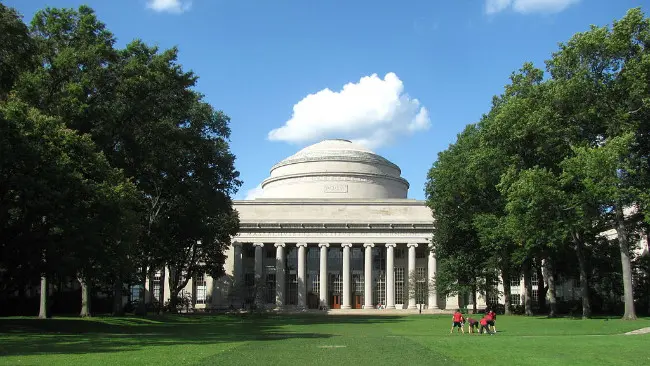 Great Dome, Massachusetts Institute of Technology. (Sumber mit.edu)