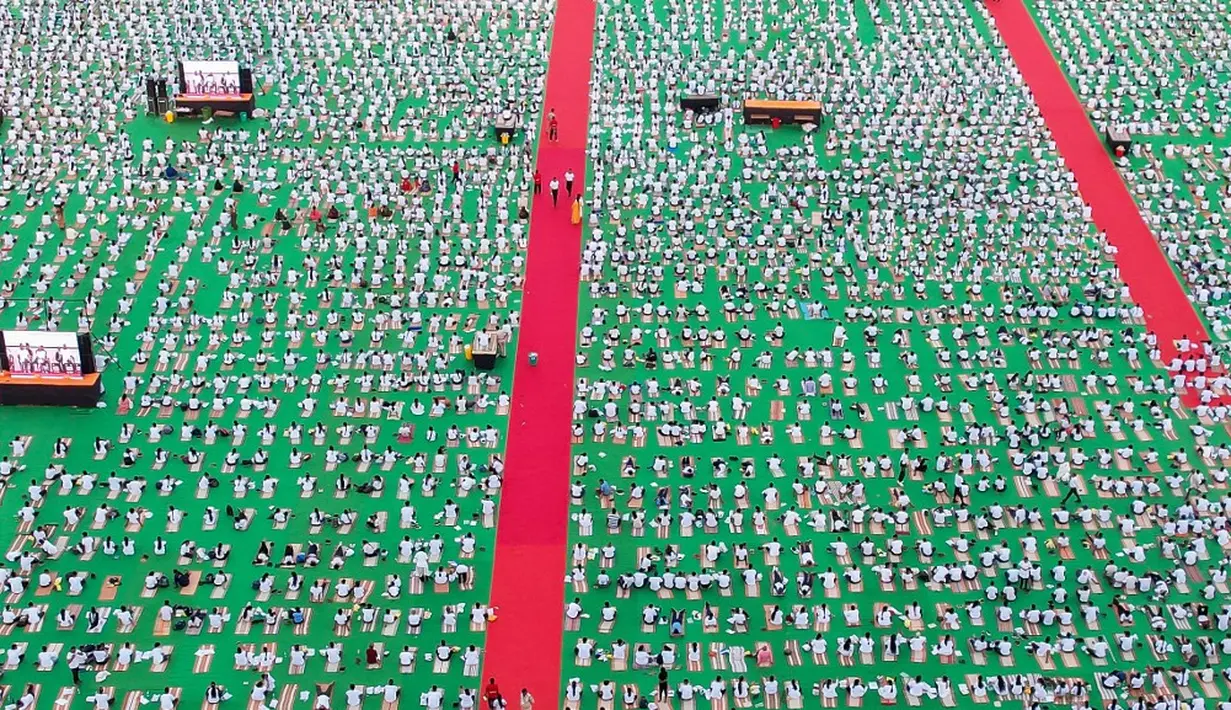 <p>Meskipun begitu, yoga ini semakin berkembang dan diterima oleh masyarakat di seluruh dunia, terutama masyarakat negara Barat yang baru mengenalnya pada sekitar abad ke-19. (Uma Shankar MISHRA/AFP)</p>