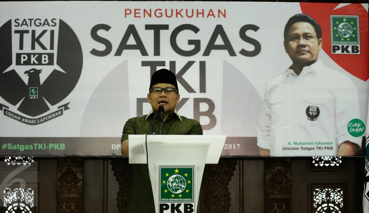 Ketum DPP PKB, Muhaimin Iskandar memberikan sambutan saat pelantikan Satuan Tugas TKI di Kantor DPP PKB, Jakarta, Selasa (28/2). Satgas TKI nantinya bertugas membantu pemerintah memantau kelengkapan dokumen TKI. (Liputan6.com/Johan Tallo)