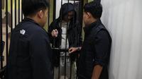 Ditjen Imigrasi menangkap dan mendeportasi WN China pelaku penipuan senilai Rp28,5 miliar. (Foto: Dokumentasi Ditjen Imigrasi)