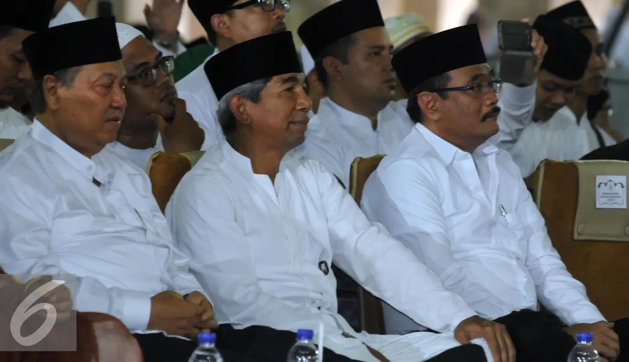 Wagub DKI Jakarta, Djarot Saiful Hidayat saat menghadiri acara Kesyukuran 90 Tahun Gontor di Masjid Istiqlal, Jakarta, (28/5). Pondok pesantren yang berlokasi di Jawa Timur ini memasuki usianya yang ke-90 tahun pada 2016 ini. (Liputan6.com/Helmi Affandi)