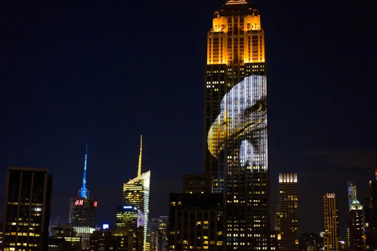 Hewan-hewan Langka Diproyeksikan di Gedung Empire State