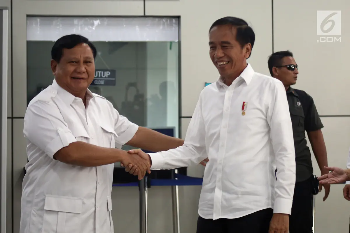 Keakraban Jokowi dan Prabowo Saat Bertemu di Stasiun MRT Lebak Bulus