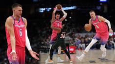 Kristaps Porzingis menjadi salah satu pemain yang patut dinantikan penampilannya saat Piala Dunia Basket 2023 di Indonesia. Porzingis nantinya akan tergabung dengan Timnas Basket Latvia. Pemain Wasington Wizards tersebut terkenal dengan postur badannya yang sangat tinggi. Ia tercatat memiliki tinggi 2,21 meter. Berikut ini beberapa aksi "Titan dari Latvia", Kristaps Prozingis bersama Wasington Wizards. (Foto kolase: AFP)