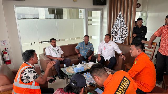 Tim SAR gabungan memutuskan pencarian terhadap pesawat kargo Smart Air dilanjutkan Sabtu (9/3/2024). Pesawat Smart Air sempat dilaporkan hilang kontak, pada Jumat pagi (8/3/2024).