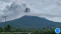 Gunung Lewotobi Laki-Laki mengalami erupsi lagi pada Rabu (17/1/2024), pukul 15.52 Wita. (Liputan6.com/ Dok Magma ESDM)