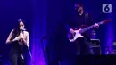 Lebih dari 10.000 penonton di Beach City International Stadium (BCIS) mengisi deretan bangku untuk menyaksikan penampilan The Corrs. (Liputan6.com/Herman Zakharia)