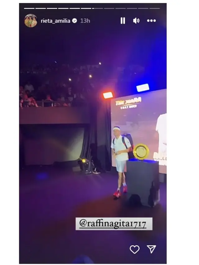 7 Potret Raffi Ahmad Raih Juara Usai Lawan Taufik Hidayat di Pertandingan Tennis, Bangga