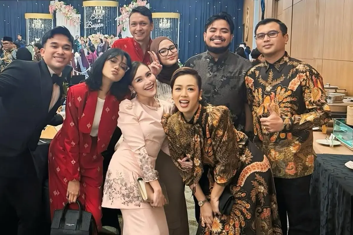 8 Potret Tamu Artis di Pernikahan Boiyen dan Rully Anggi Akbar, Tampil Menawan
