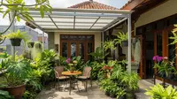 Model Teras Rumah Kecil dengan Kanopi Baja Ringan dan Tanaman Tropis Segar