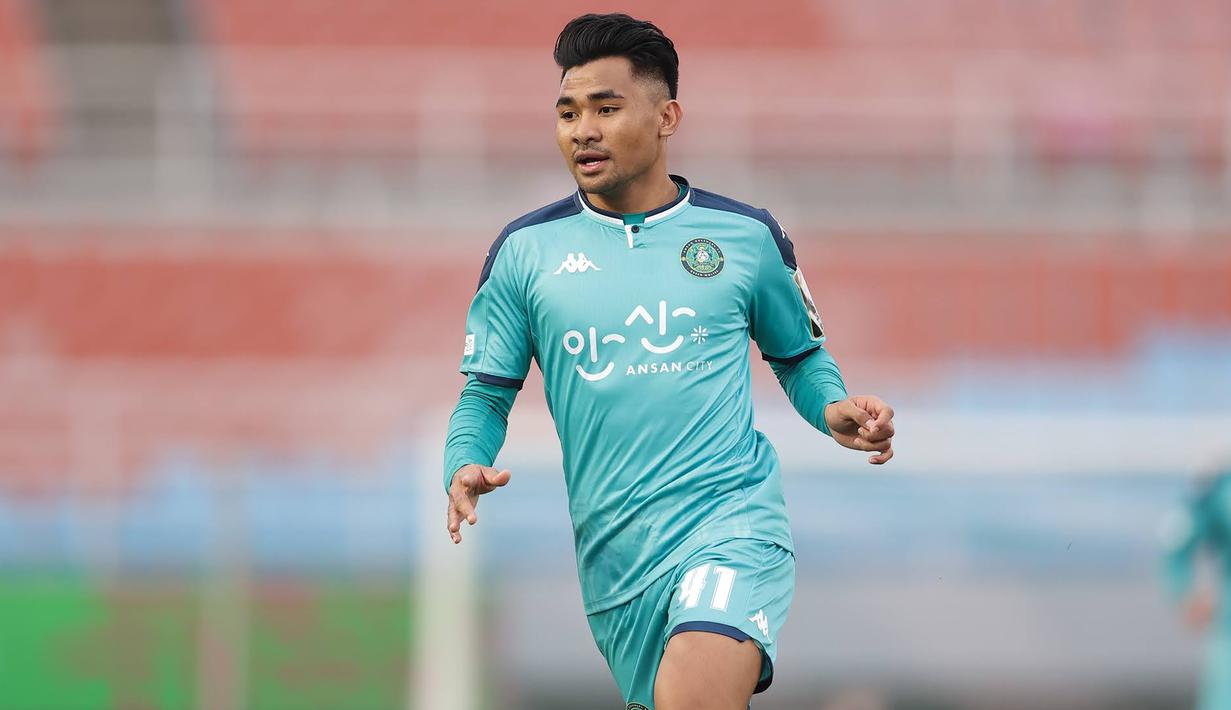 Asnawi Mangkualam. Bek kanan berusia 26 tahun ini sejak Februari 2021 lalu bermain di Ansan Greeners, klub yang berlaga di kasta kedua Liga Korea. Dari 14 laga, pemain yang kontraknya akan berakhir akhir Desember ini telah bermain 15 kali di semua ajang dengan torehan 1 assist. (Dok. K-League)