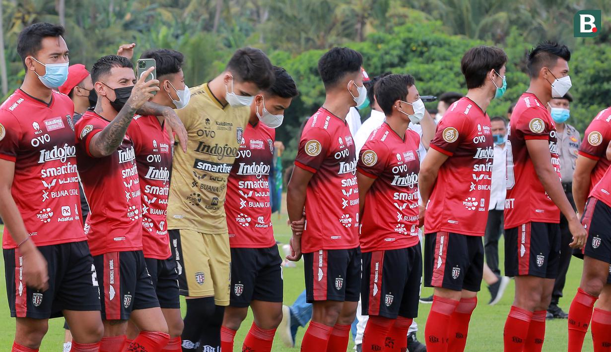 Nadeo Argawinata, Stefano Lilipaly, Eber Bessa, dan Gavin Kwan Adsit tampak menghadiri acara tersebut. (Bola.com/M Iqbal Ichsan)