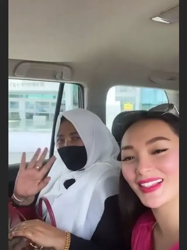 6 Momen Pertemuan Zaskia Gotik dan Mama Mertua, Penuh Kehangatan