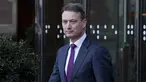 Menteri Luar Negeri Belanda Halbe Zijlstra usai mengumumkan pengunduran dirinya di Den Haag (13/2). Dalam pidatonya, Zijlstra mengungkapkan bahwa pengundurannya terkait soal integritas dirinya sebagai Menlu Belanda. (Martijn Beekman/ANP/AFP)